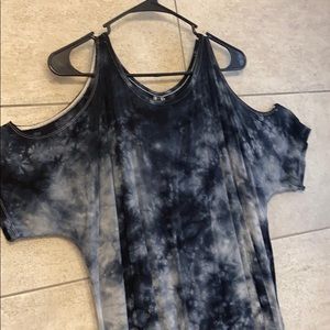 AE Cold shoulder tshirt